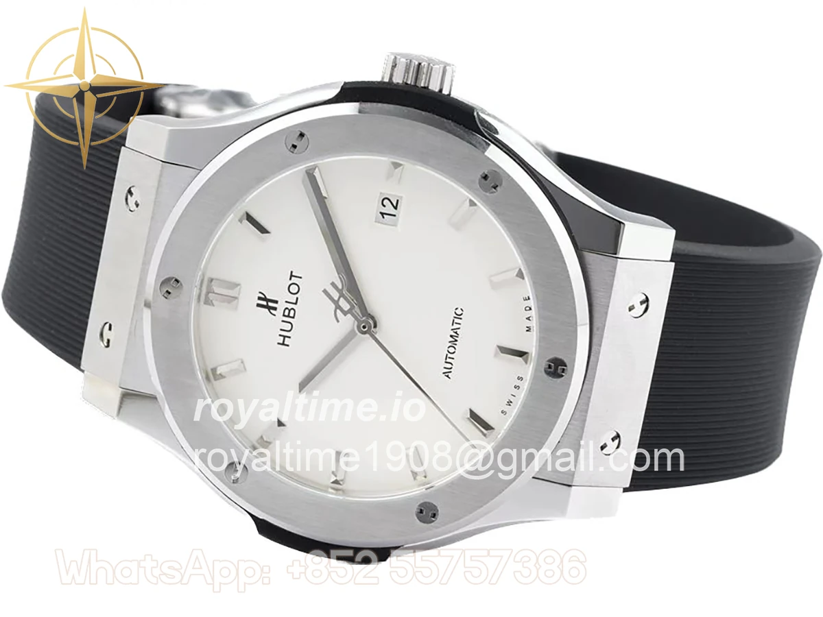 Hublot Classic Fusion Automatic 42mm White Dial on Rubber Strap - Image 2
