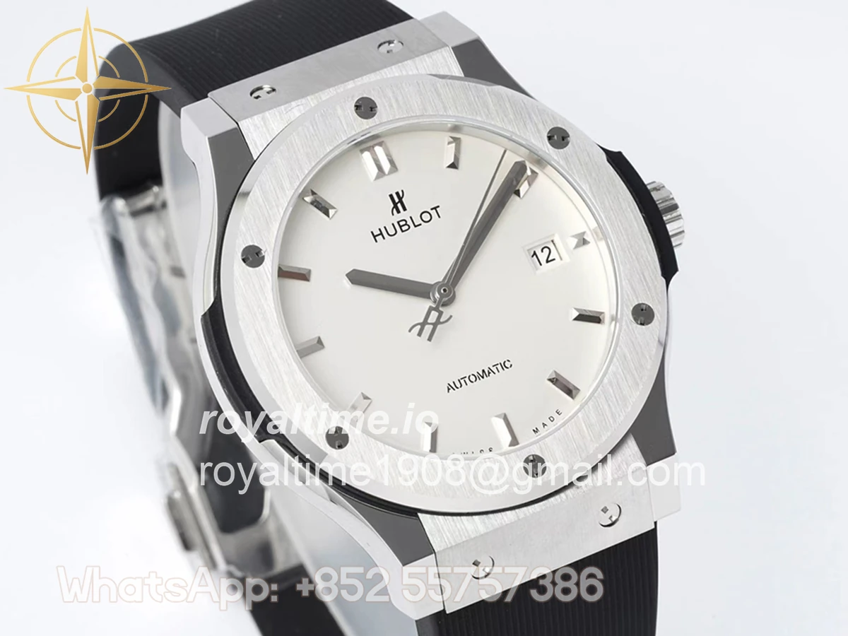 Hublot Classic Fusion Automatic 42mm White Dial on Rubber Strap - Image 3