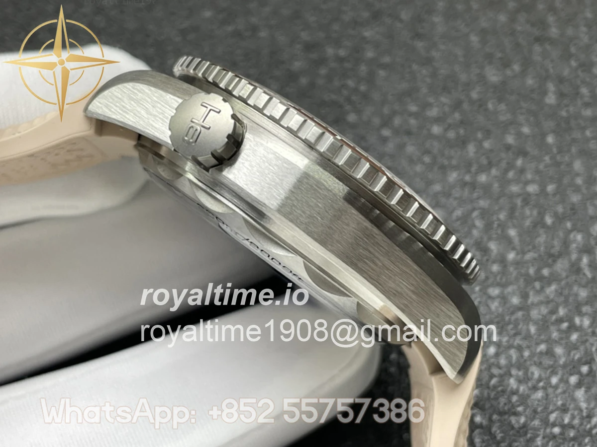 Omega Seamaster Planet Ocean 600M 43.5mm Steel Beige Dial on Rubber Strap - Image 6
