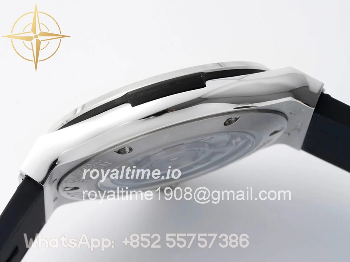 Hublot Classic Fusion Automatic 42mm Black Dial on Rubber Strap - Image 7